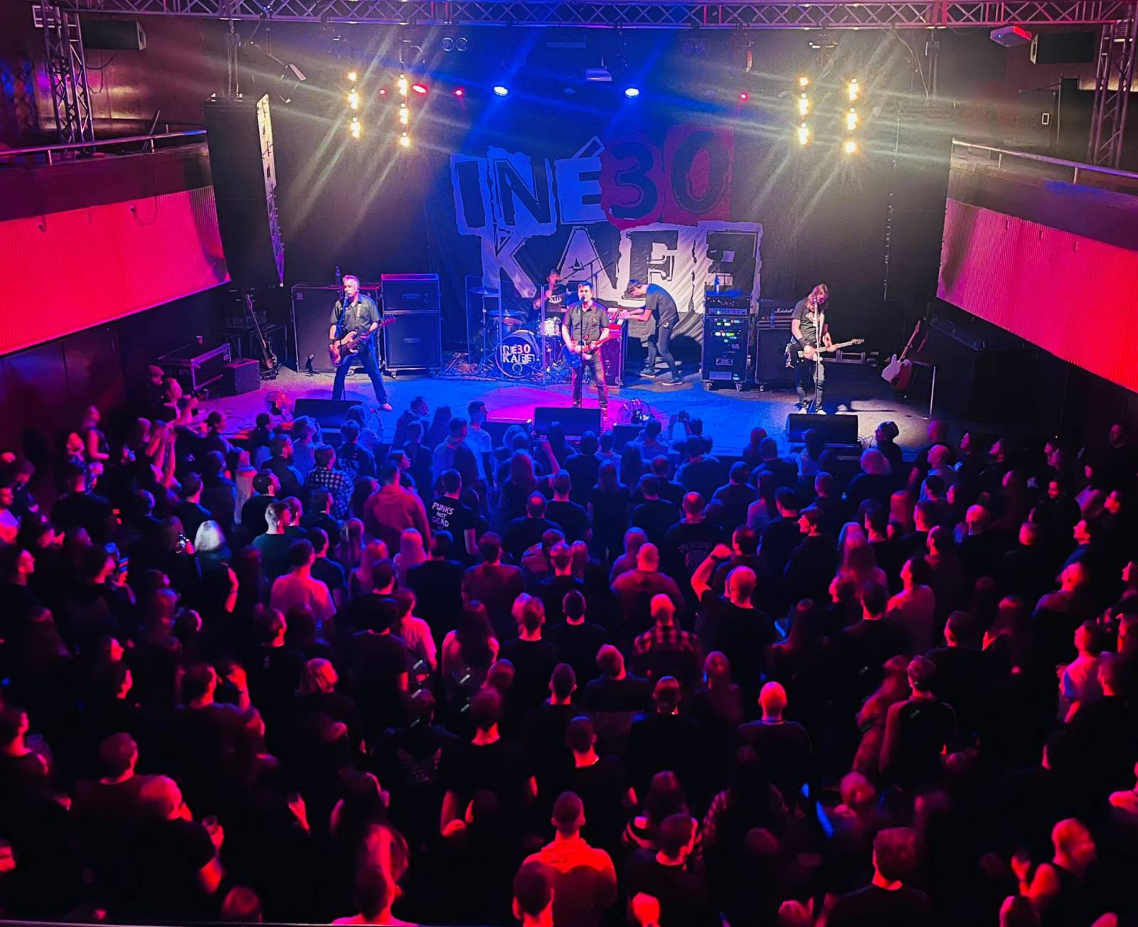 LIVE: Iné Kafe slaví 30 let. Brněnské První patro patřilo hitům i vzpomínkám