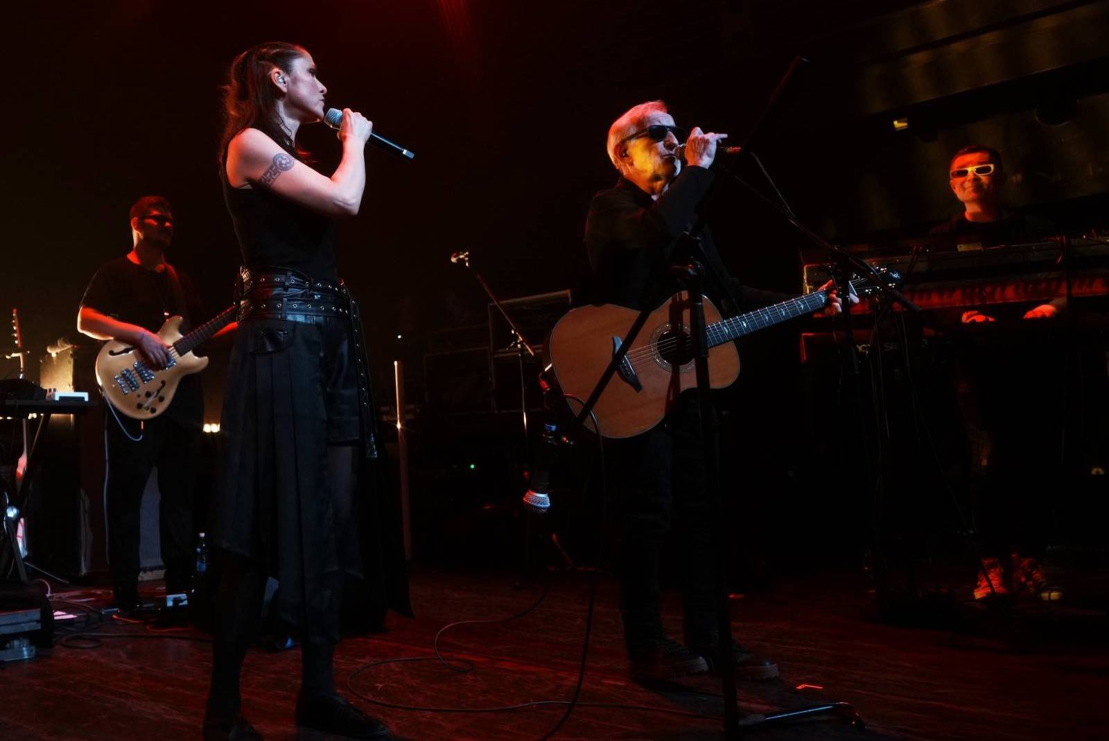 LIVE: Lenka Dusilová oslavila narozeniny v paláci Archa špičkovou show, po boku jí stáli David Koller či Čechomor