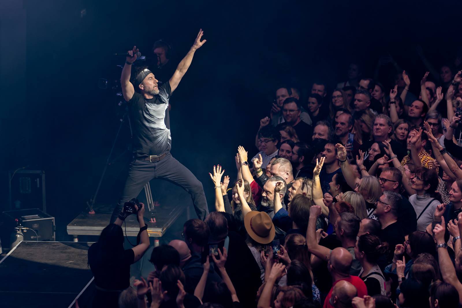 LIVE: Tata Bojs brzy oslaví čtyřicet, klukovskou energii ale neztrácí. Ve Foru Karlín pokřtili nové album