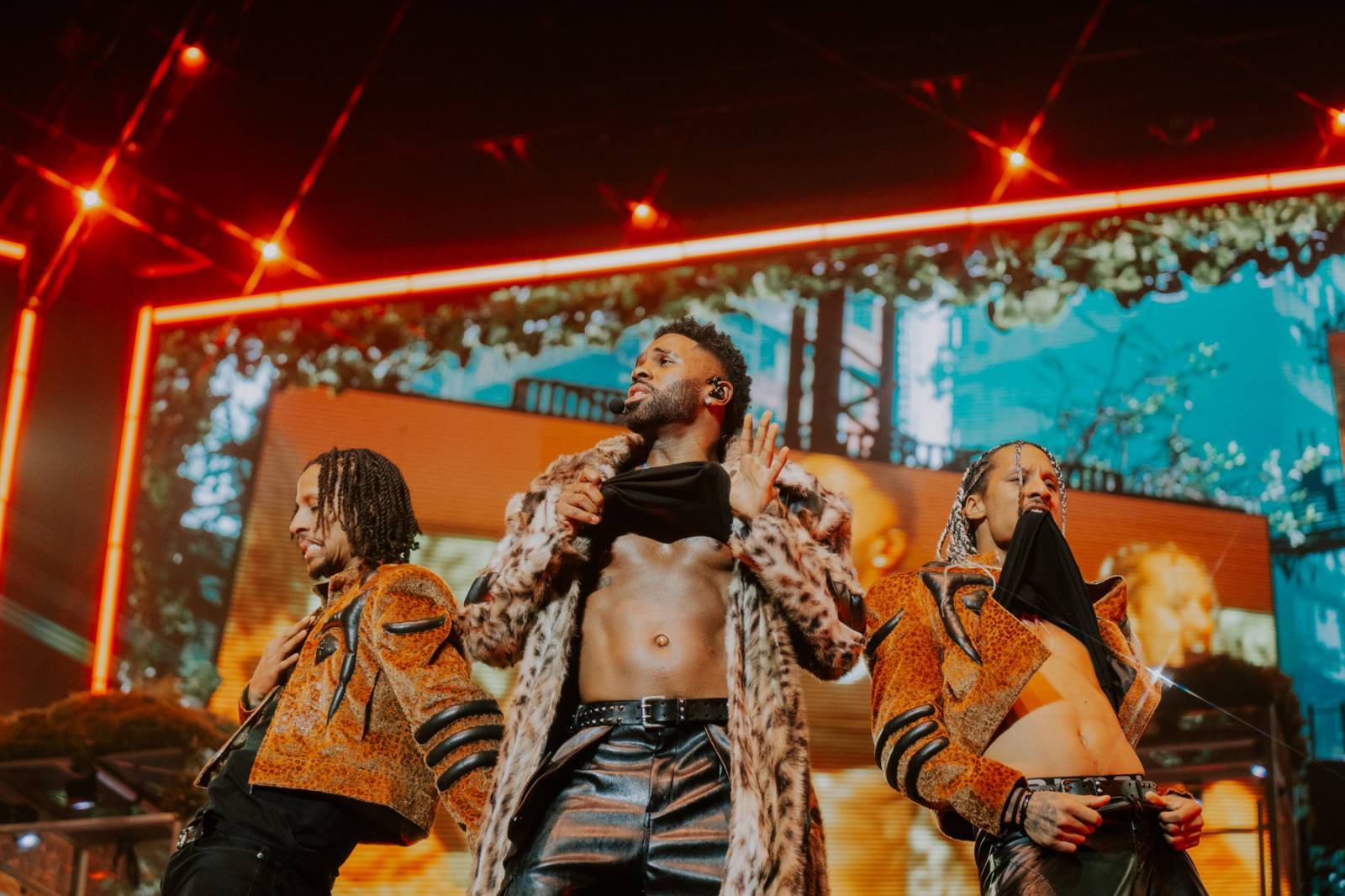 LIVE: Bombastický Jason Derulo v Praze dělal stojky a tančil a zpíval do roztrhání těla