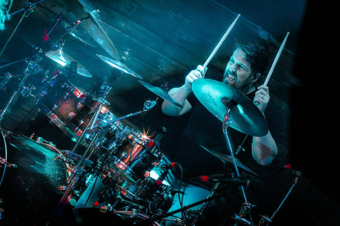 LIVE: Between the Buried and Me rozebrali fanouškům mozek na součástky a pak jim ho zase vrátili