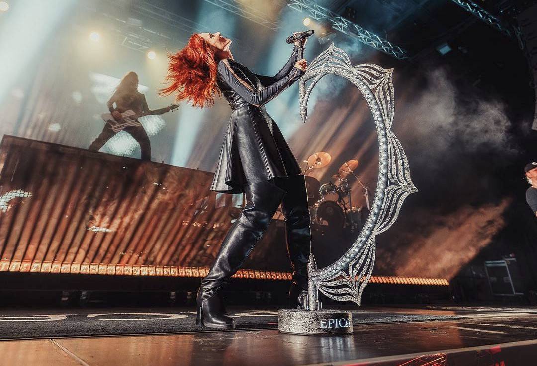 LIVE: Všechno šlape, všechno bliká. A publikum výtečné Epicy a Amaranthe pomalu stárne