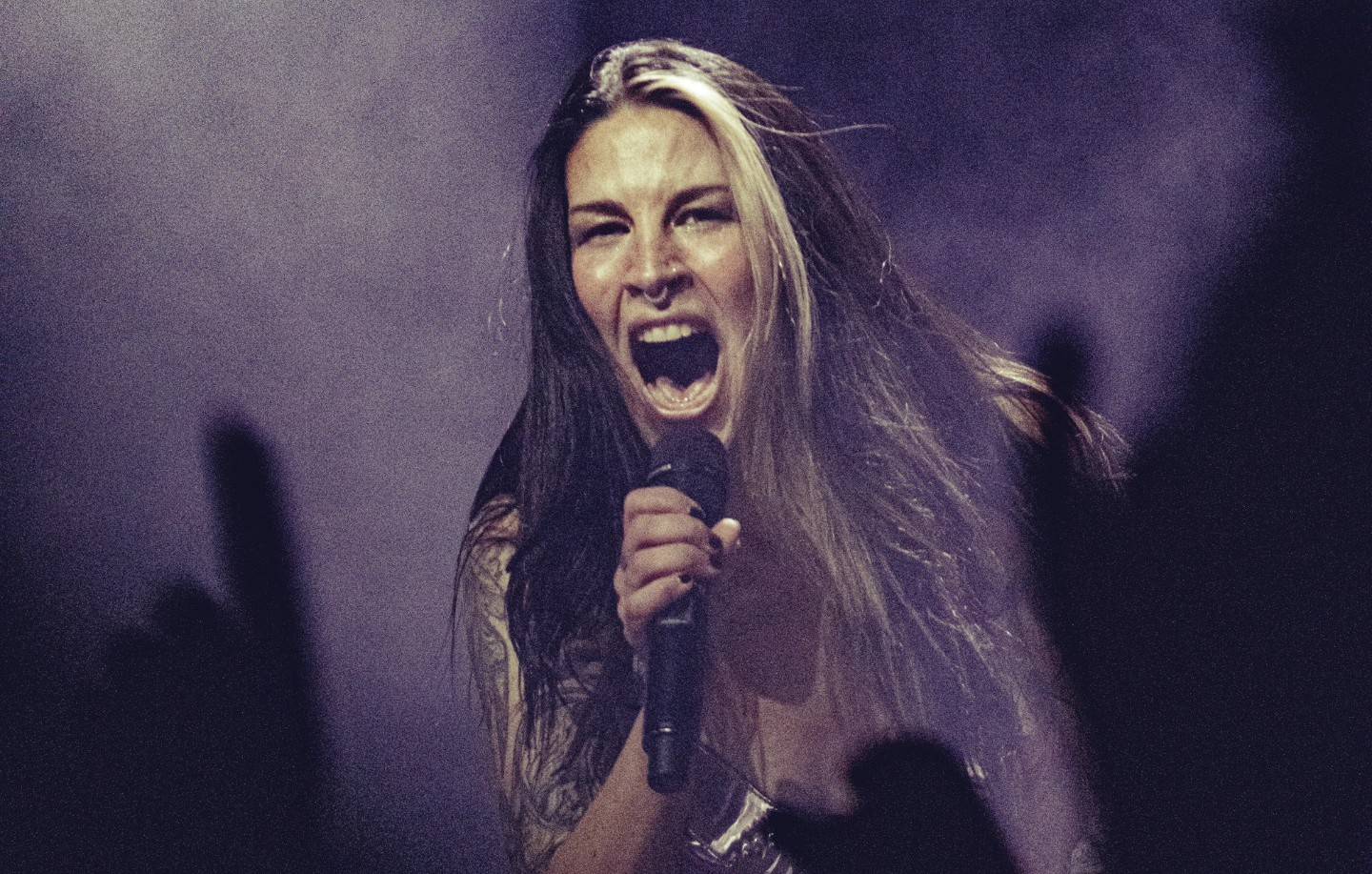 LIVE: Všechno šlape, všechno bliká. A publikum výtečné Epicy a Amaranthe pomalu stárne