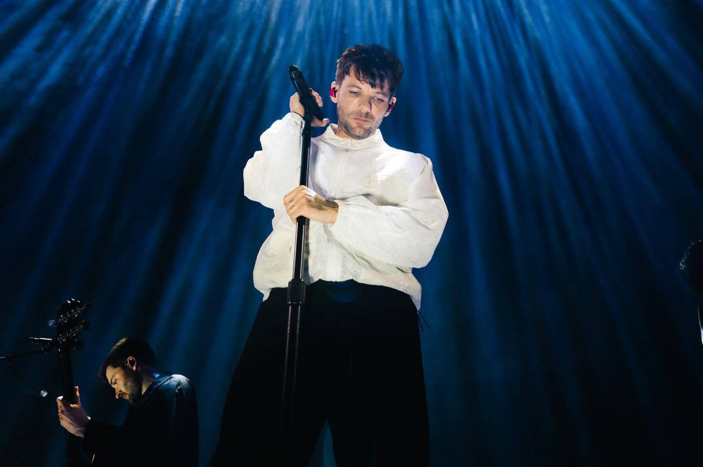 LIVE: Neurazí, nenadchne. Louis Tomlinson předvedl v Praze show, na kterou zítra zapomenete 