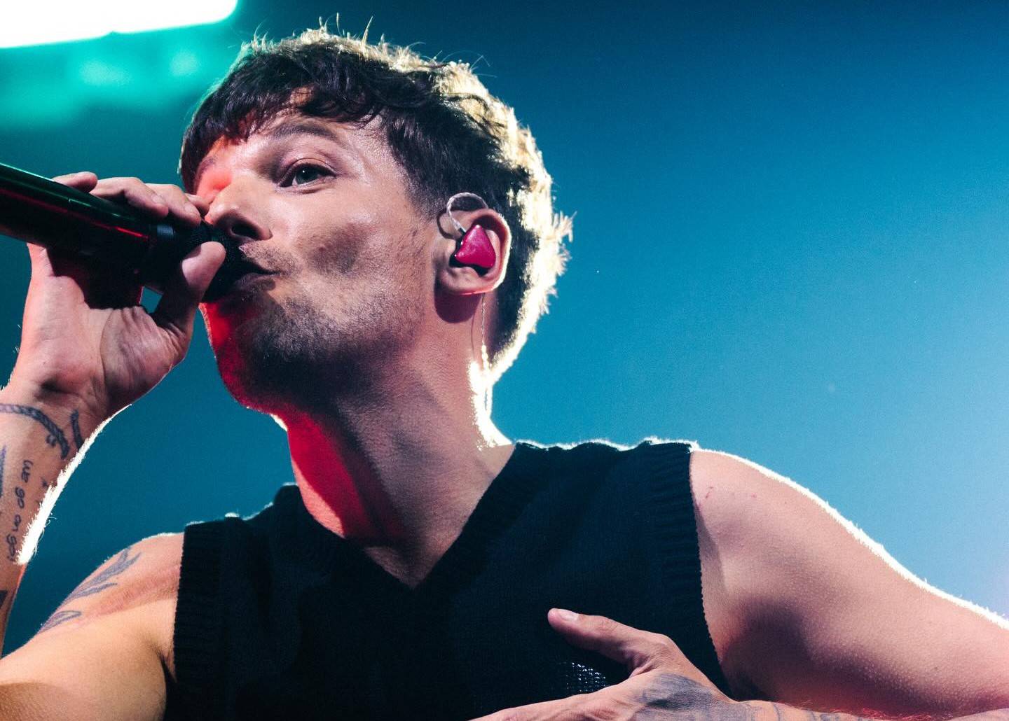 LIVE: Neurazí, nenadchne. Louis Tomlinson předvedl v Praze show, na kterou zítra zapomenete 