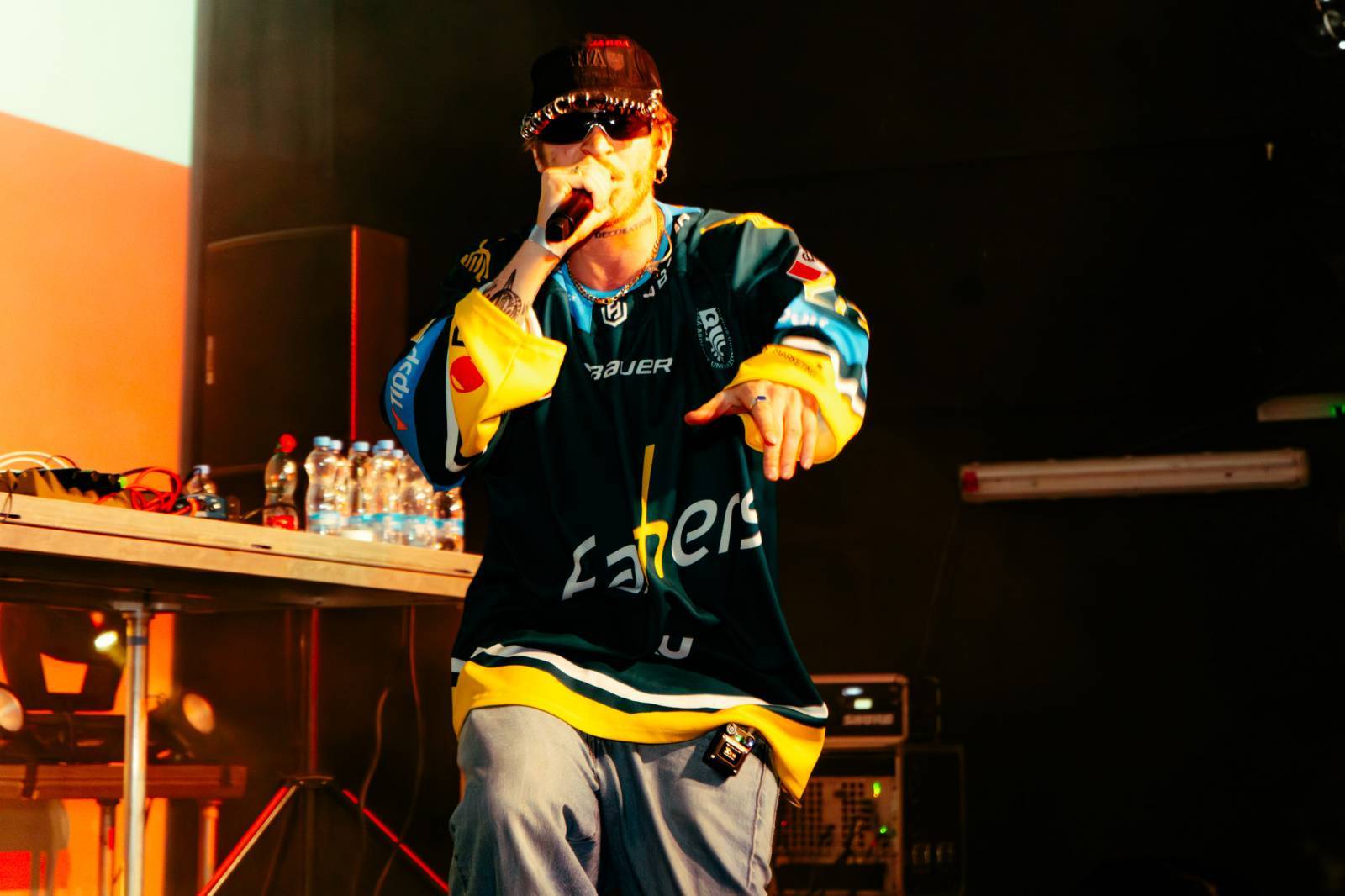 LIVE: Dvakrát vyprodaná Roxy a jeden velký statement. GUFRAU a Viktor Kal završili turné ve velkém stylu