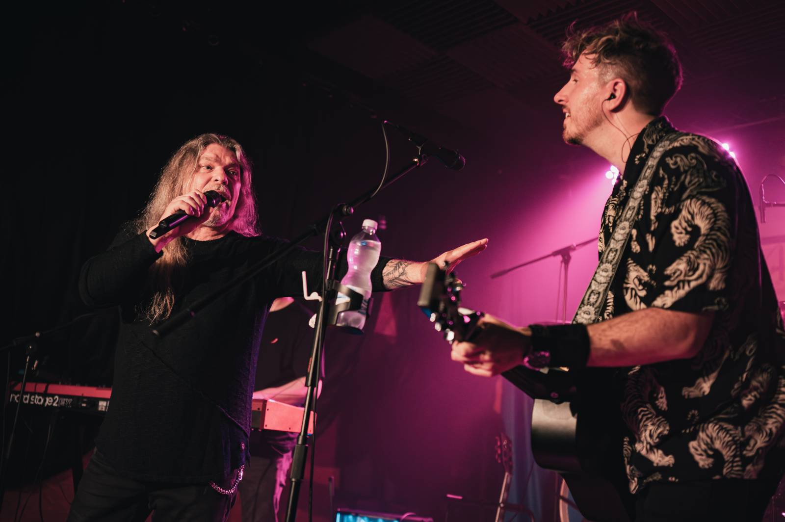 LIVE: Jary Tauber s hostem Petrem Kolářem rozhicovali fanynky na lodi Kamina Boat v Praze