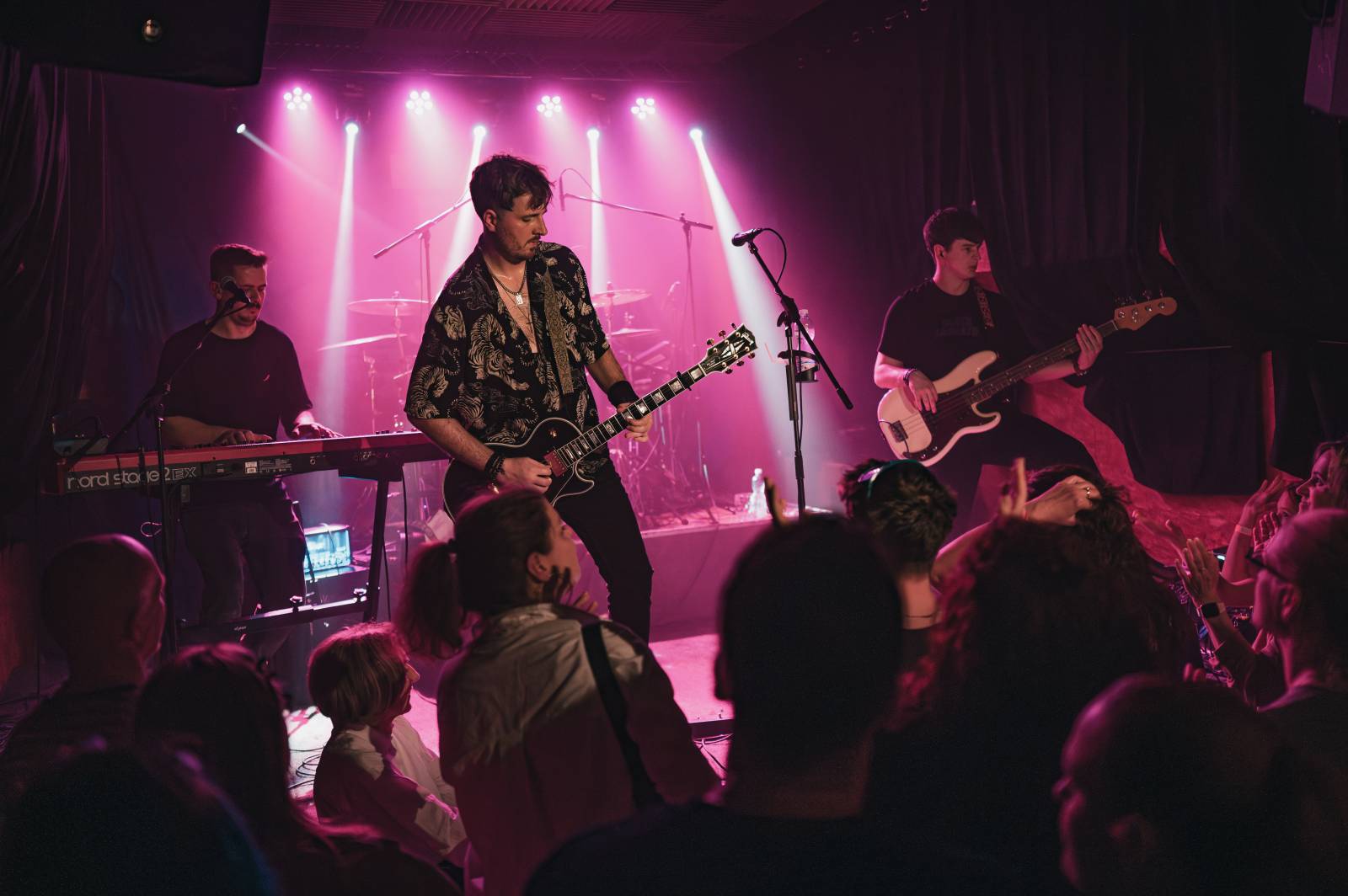 LIVE: Jary Tauber s hostem Petrem Kolářem rozhicovali fanynky na lodi Kamina Boat v Praze