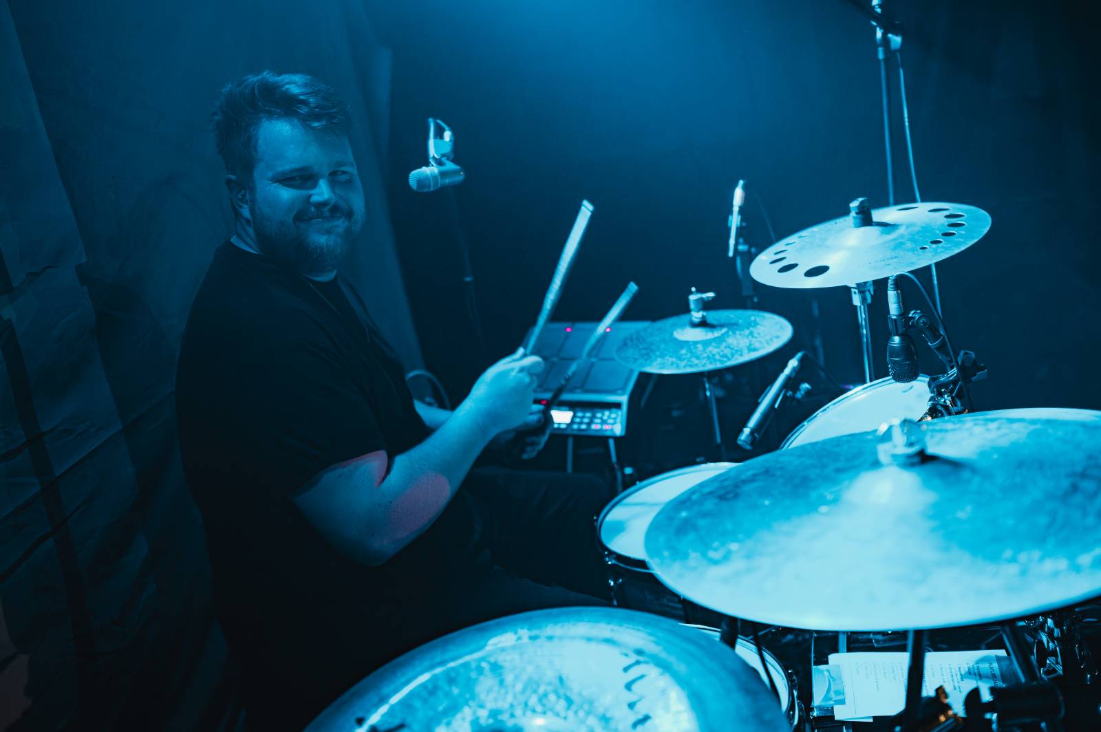 LIVE: Jary Tauber s hostem Petrem Kolářem rozhicovali fanynky na lodi Kamina Boat v Praze