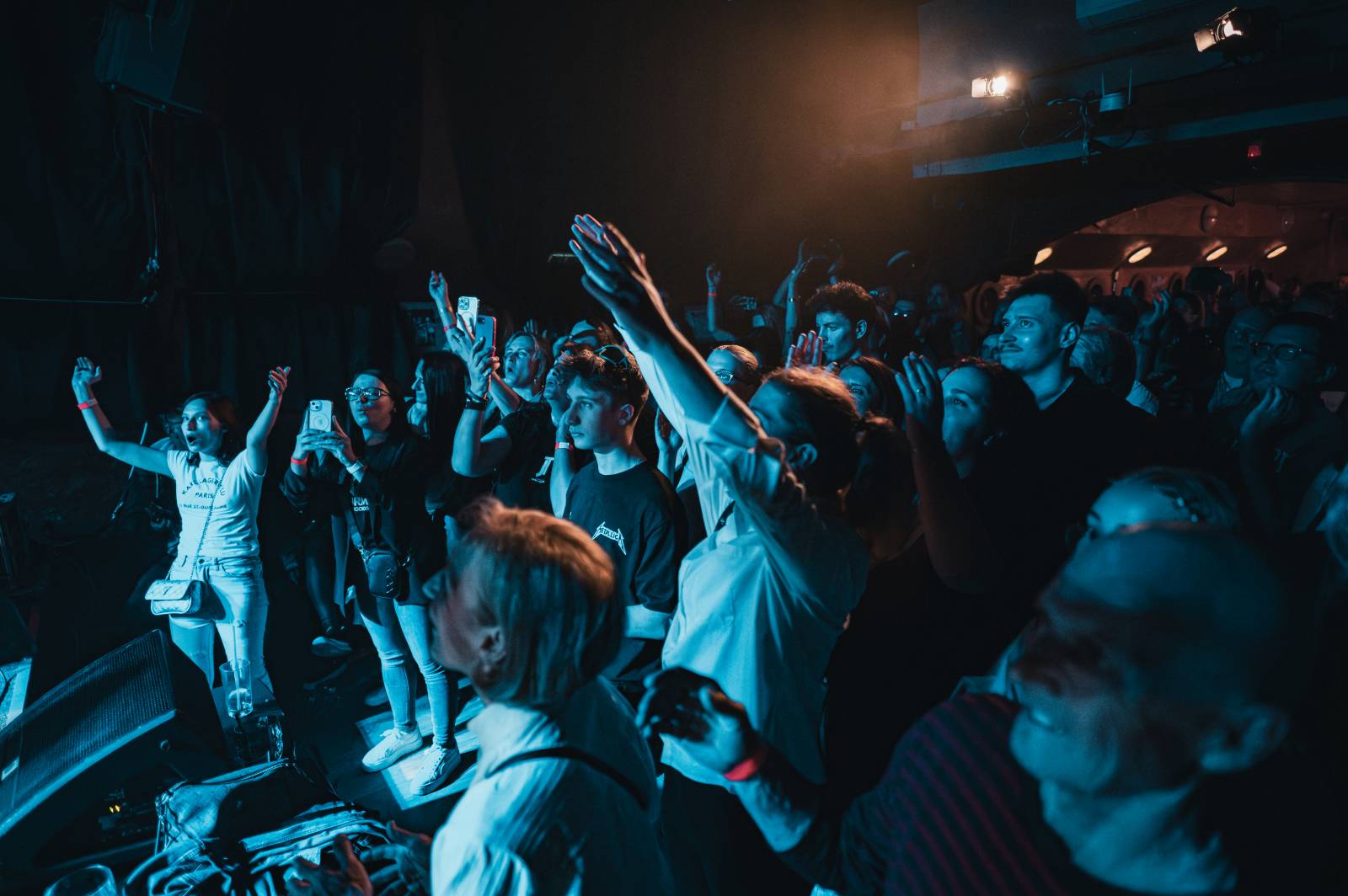 LIVE: Jary Tauber s hostem Petrem Kolářem rozhicovali fanynky na lodi Kamina Boat v Praze
