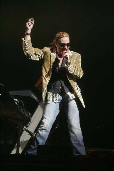 RETRO 2000 | Guns N' Roses poprvé v samostatné České republice. Nechali na sebe čekat až do čtvrt na dvanáct