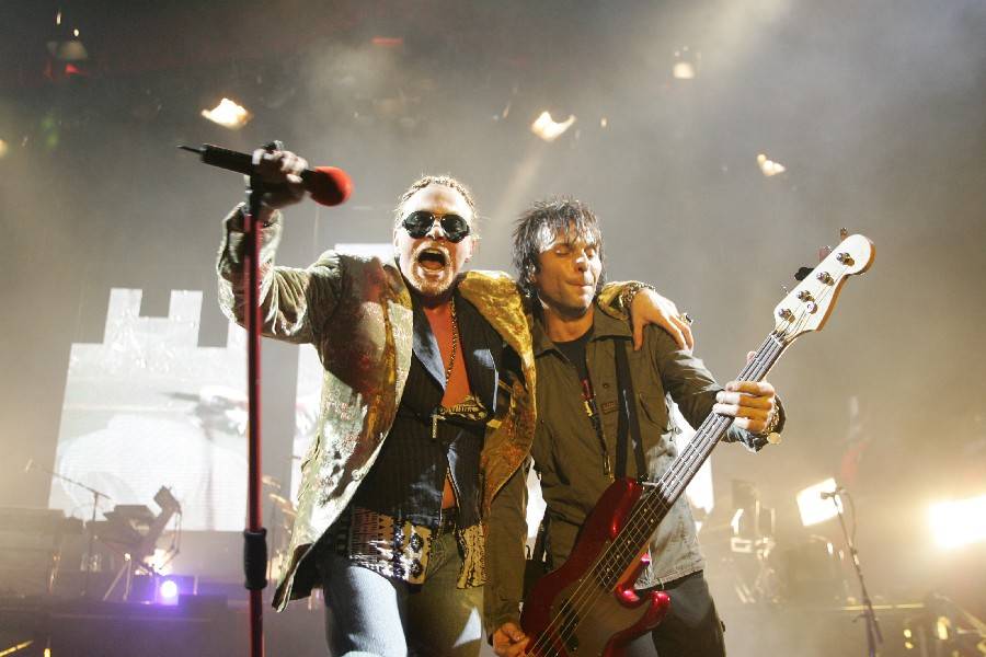 RETRO 2000 | Guns N' Roses poprvé v samostatné České republice. Nechali na sebe čekat až do čtvrt na dvanáct