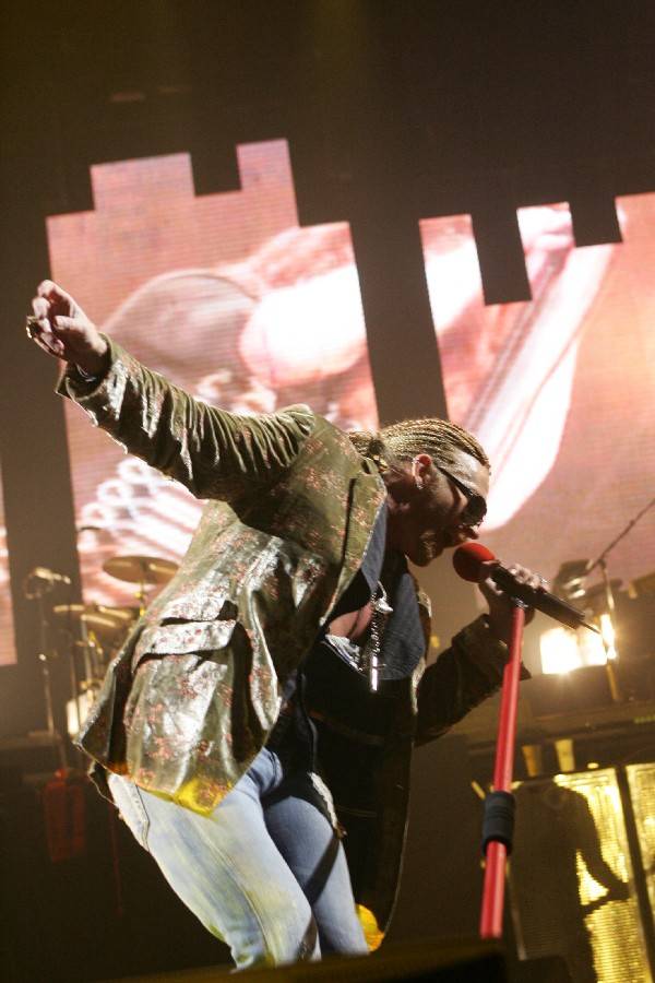 RETRO 2000 | Guns N' Roses poprvé v samostatné České republice. Nechali na sebe čekat až do čtvrt na dvanáct