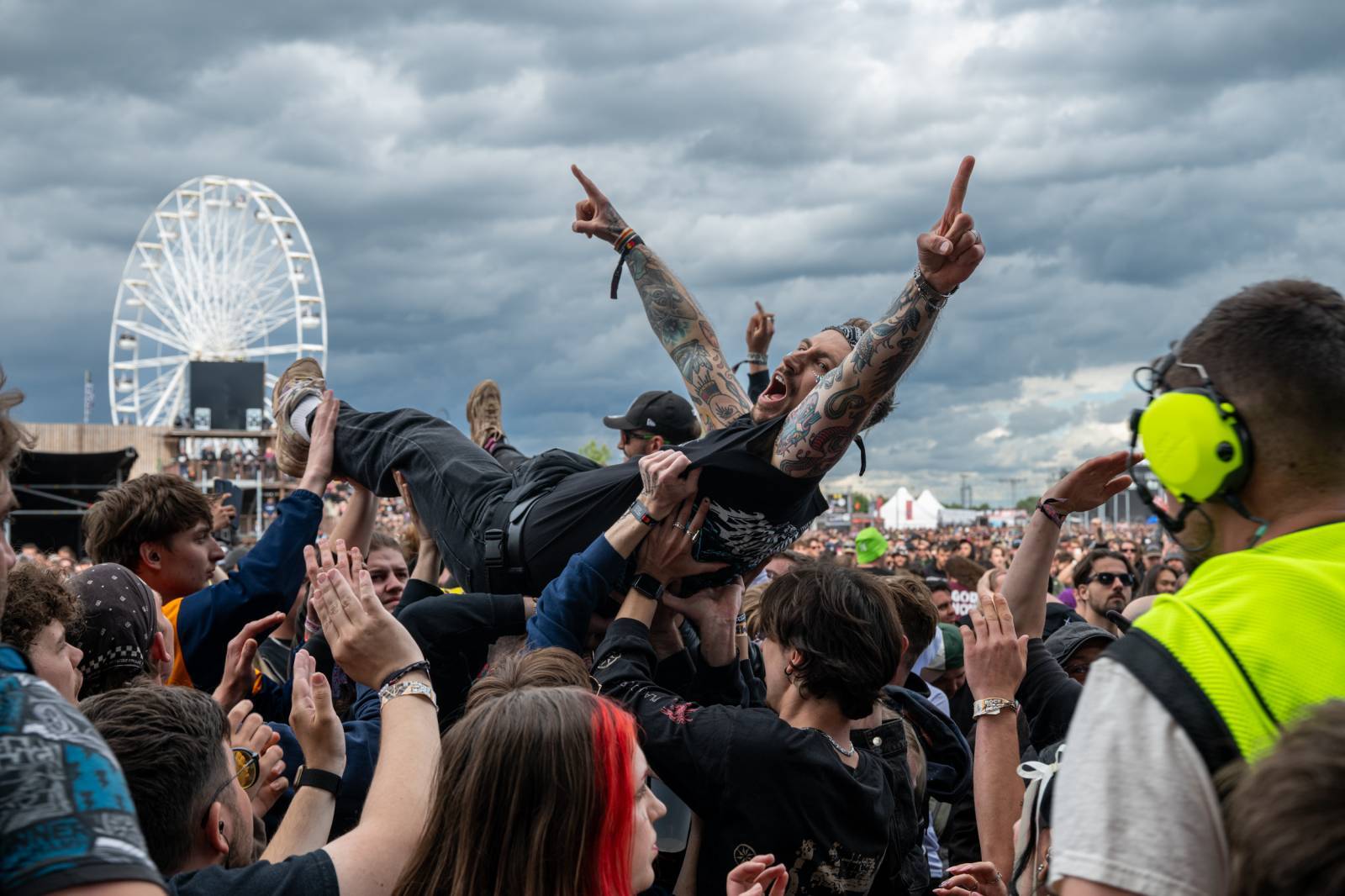 LIVE: Rock for People, den pátý. Na Iron Maiden dorazil prezident, Alter Bridge kradl zvuk nemilosrdný vítr, Alice & Dan Bárta málem neslezli z pódia