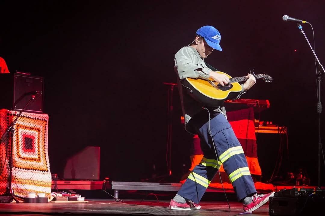 LIVE: Mac DeMarco se vrátil do Prahy. Podruhé během půl roku svůj koncert vyprodal. Tentokrát zahrál ve Foru Karlín