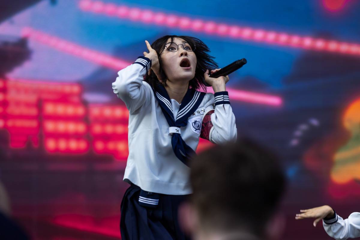 LIVE: Colours of Ostrava, druhý den. Britpop v podání The Libertines, japonská energie Atarashii Gakko! i česky mluvící LP