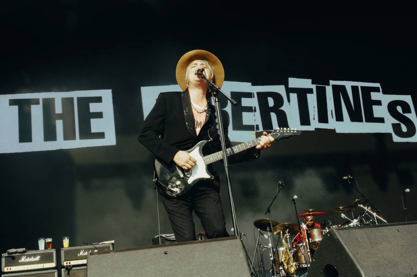 LIVE: Colours of Ostrava, druhý den. Britpop v podání The Libertines, japonská energie Atarashii Gakko! i česky mluvící LP