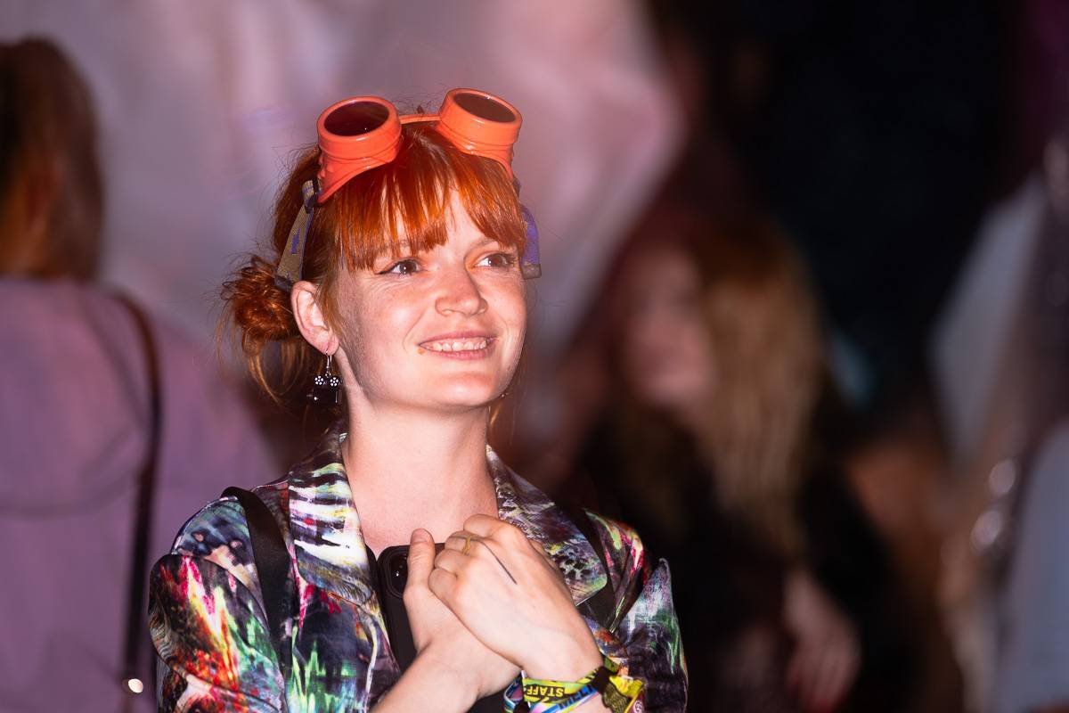 LIVE: Colours of Ostrava, den třetí. Festival přerušilo nepříznivé počasí. Moby básnil o Davidu Bowiem, Paris Paloma napsala milostný dopis všem ženám