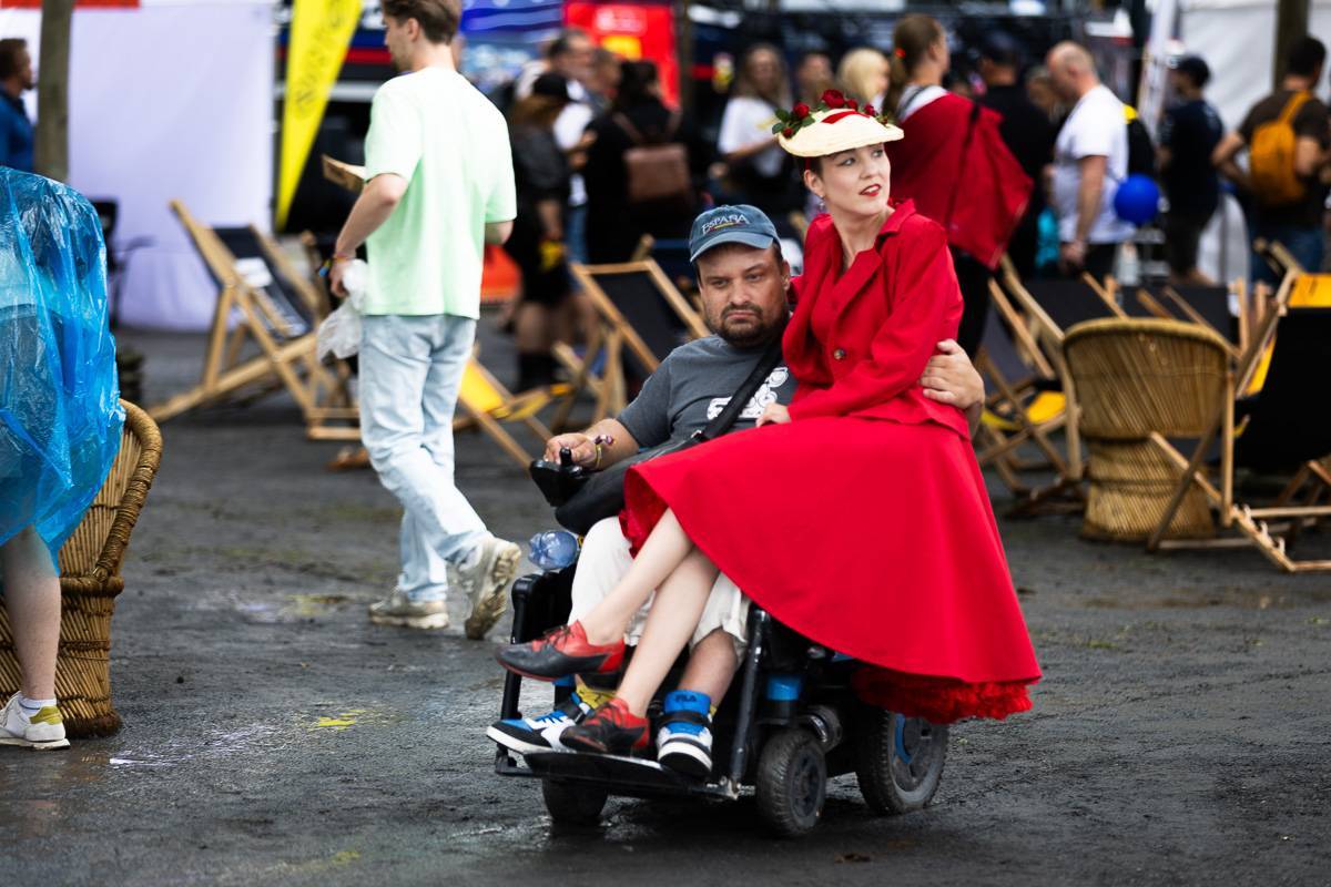 LIVE: Colours of Ostrava, den čtvrtý: Teddy Swims a Lorde poprvé v Česku, Peaches šokovala svou kontroverzní show