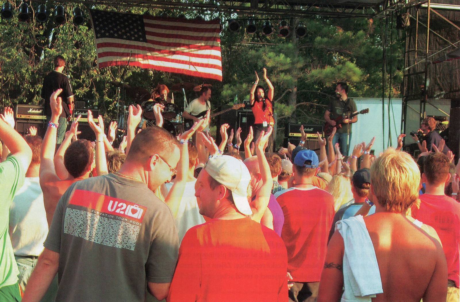 RETRO 2000 | Čtvrtý ročník CS Rockfestu: Kryštof a Chinaski doplatili na problém s vízy, do USA vyrazili i Kabát, Anna K. nebo Iné Kafe
