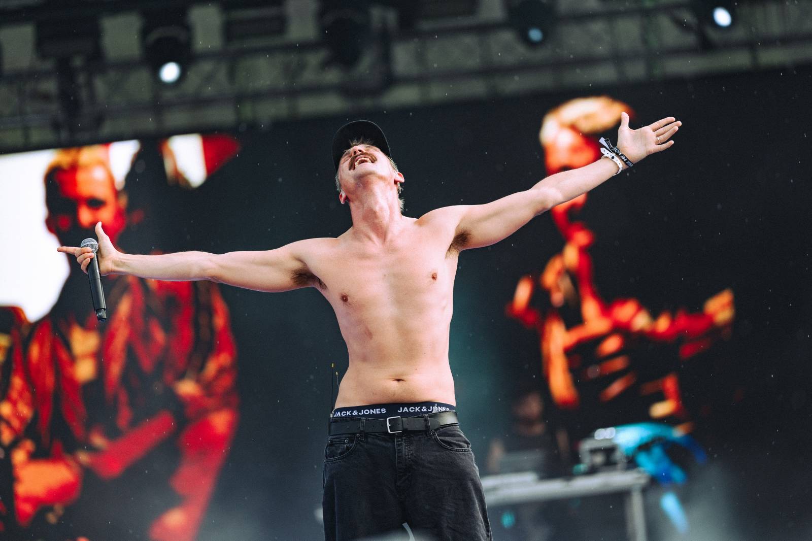 LIVE: Pop Messe, den první: Úvodu festivalu kralovali experimentální Einstürzende Neubauten, nezklamala ale ani P/\ST