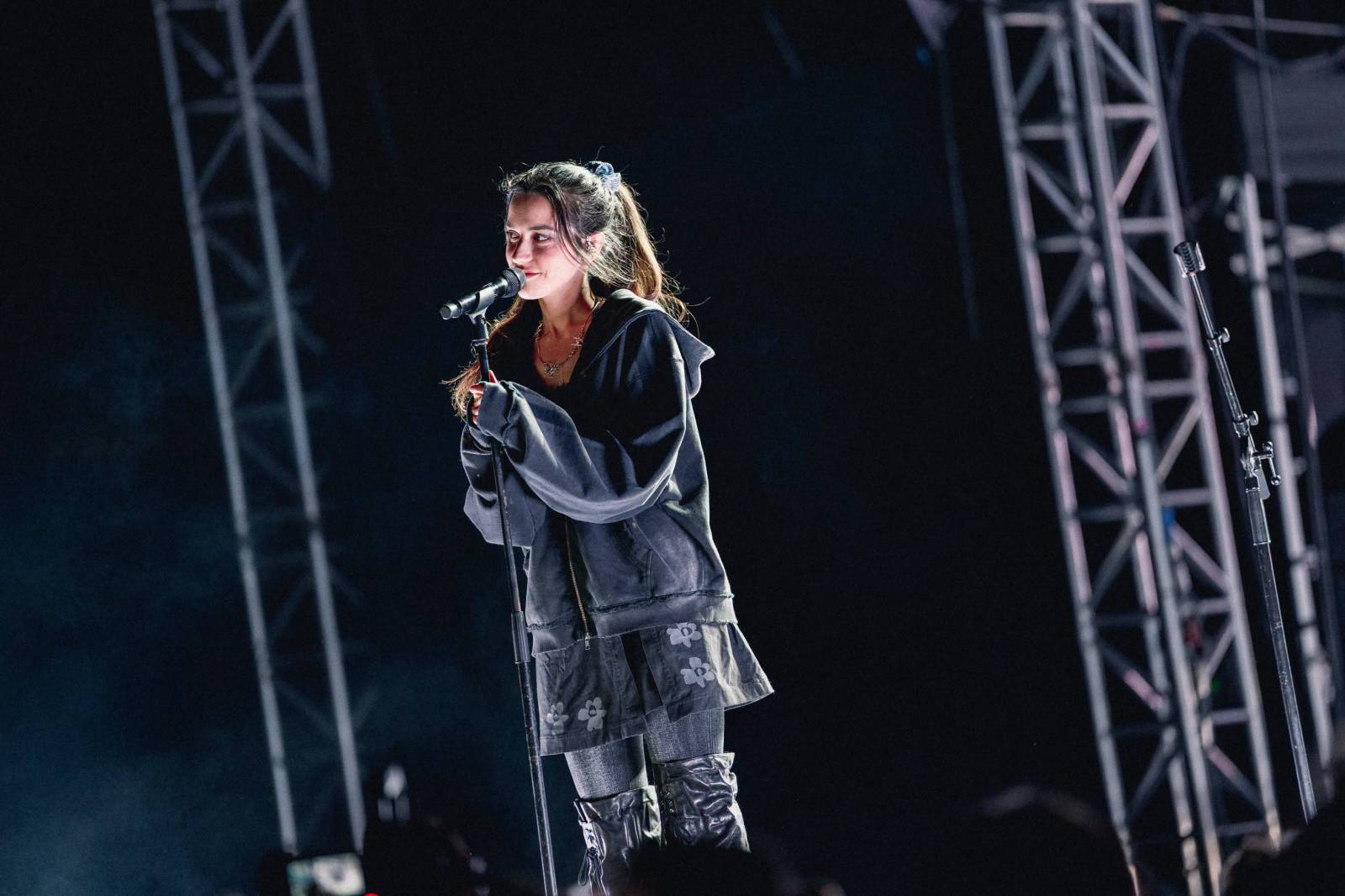 LIVE: Pop Messe, den druhý: Obongjayar miláčkem publika, Oklou přivezla propracovanou show