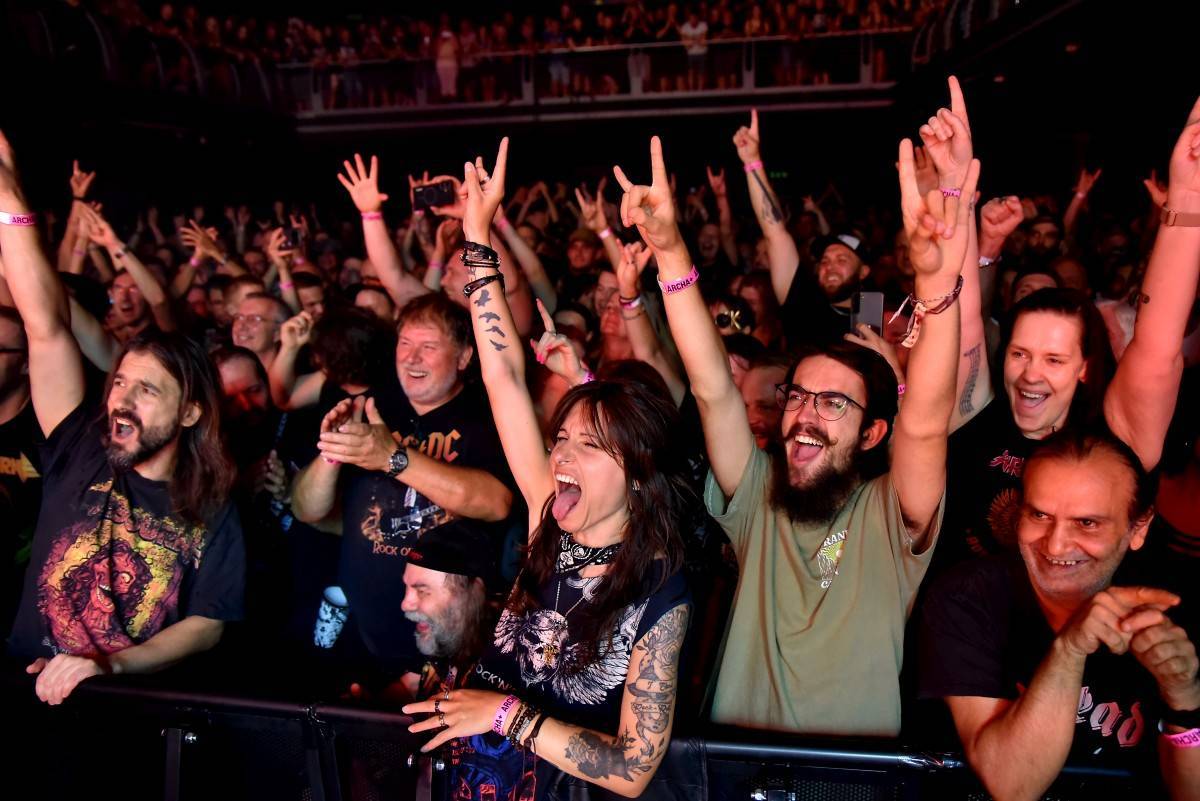 LIVE: Airbourne se prohnali Archou jako ohnivé tornádo a na holky z The Agony můžeme být hrdí