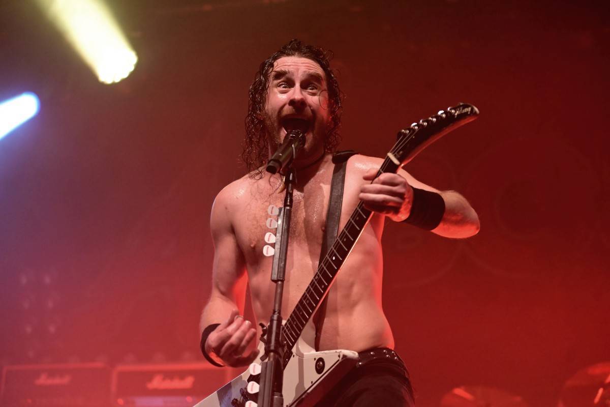 LIVE: Airbourne se prohnali Archou jako ohnivé tornádo a na holky z The Agony můžeme být hrdí