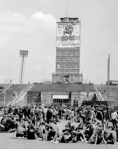 RETRO 90s | Monsters of Rock v Budapešti: Metallica, AC/DC i Mötley Crüe rozpoutali na Népstadiónu peklo