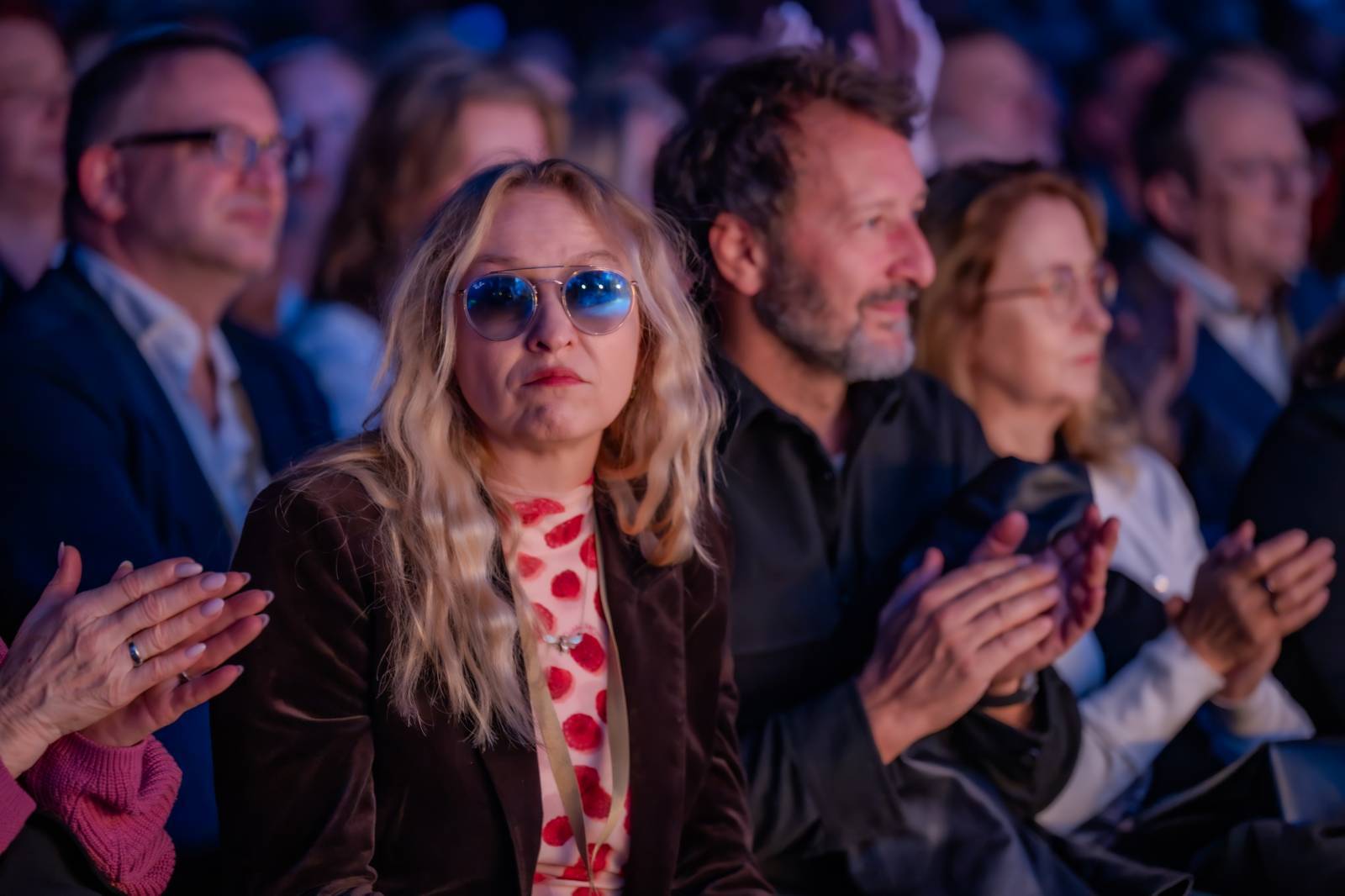 LIVE: Marika Gombitová oslavila sedmdesátiny ve velkém. Na koncertu v Praze jí zpívala a vestoje tleskala celá O2 arena