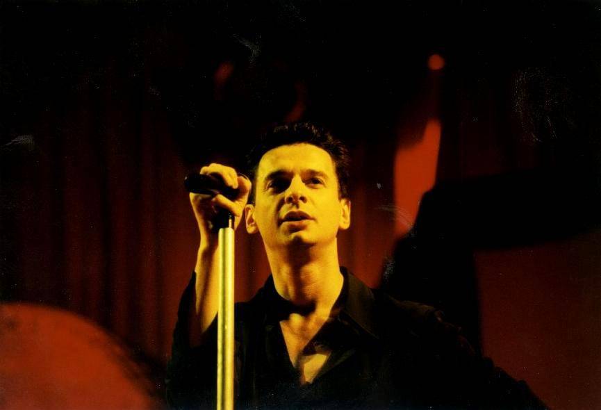 RETRO 90s | I just can't get enough! Depeche Mode proměnili Mnichov v jeden velký kotel, několik fanoušků omdlelo