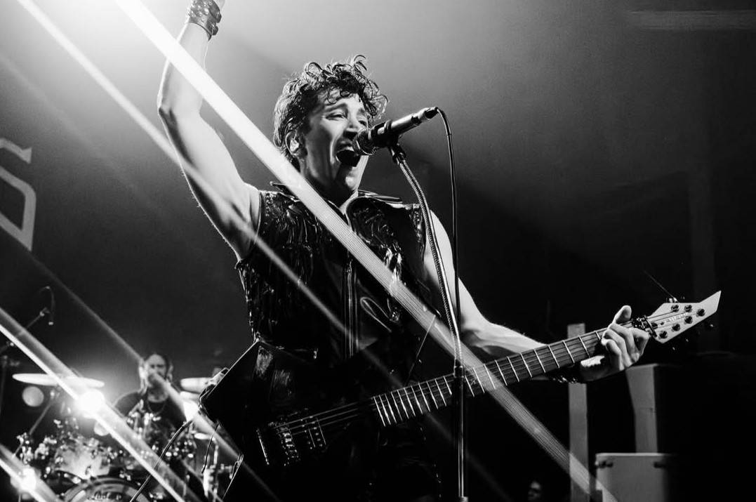 LIVE: Neřízená střela Des Rocs opět ukázal Praze, jak vypadá správný rock and roll