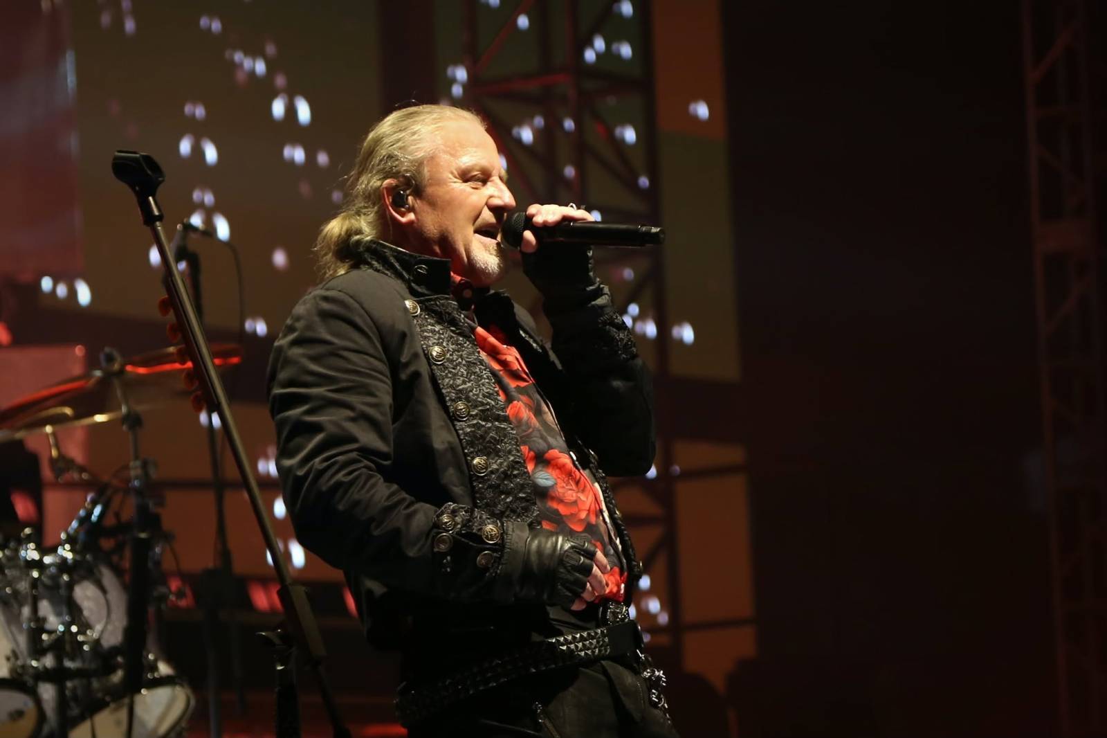 LIVE: Kabát se po nemoci vrátil na pódia. Ve Zlíně připomněl album Corrida, energie mu nechyběla