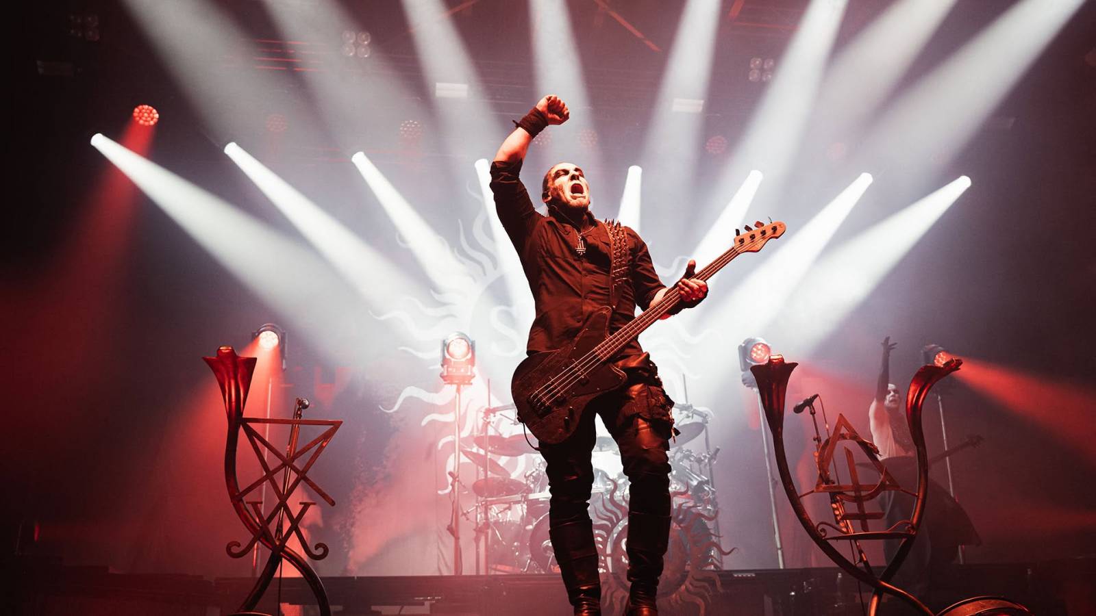 LIVE: Ostří jako břitva. Behemoth a Dimmu Borgir v Brně otevřeli bránu do pekel