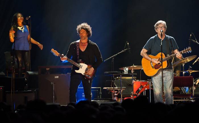 LIVE: Eric Clapton v O2 areně staré ponožky nepral