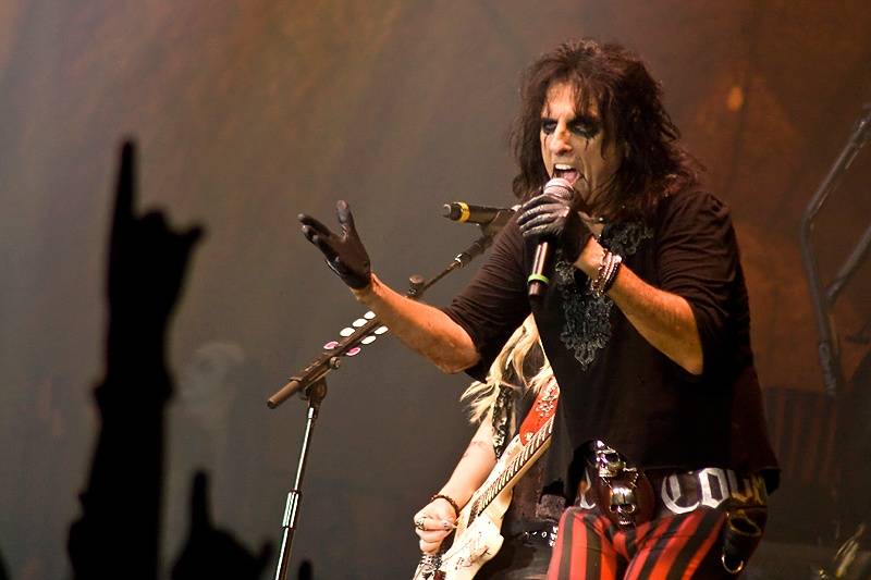 LIVE: Alice Cooper víc vzpomínal než strašil