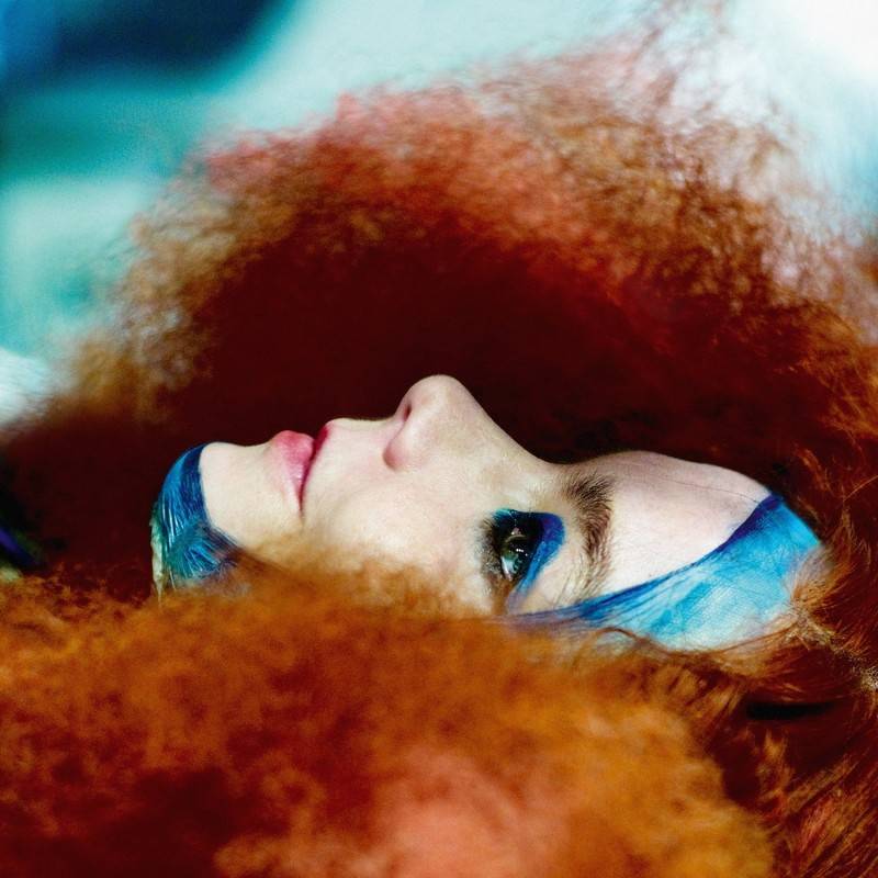 RECENZE: Björk zhudebnila historii vesmíru