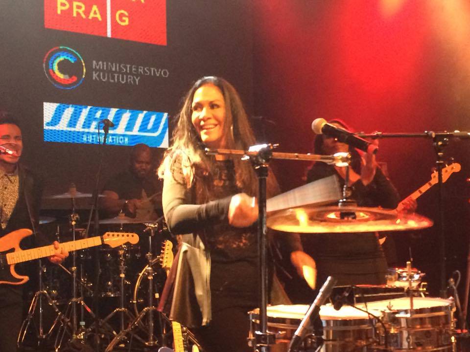 LIVE: Sheila E. Praze ukázala, proč o ni stojí hudební superstars