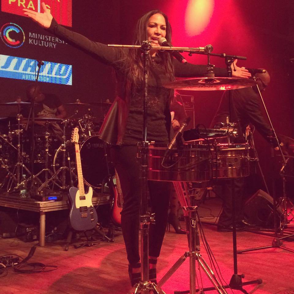 LIVE: Sheila E. Praze ukázala, proč o ni stojí hudební superstars