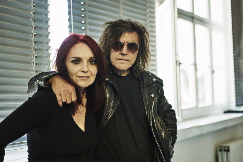 Blanka Šrůmová a Jan Sahara Hedl interview: Co se nedá zahrát u táboráku, jako by nebylo