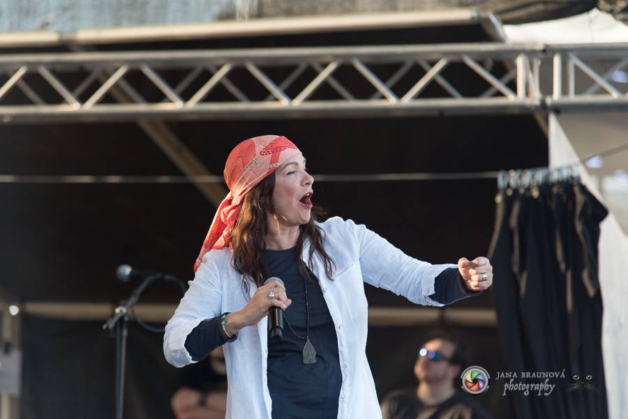 VIDEOROZHOVOR: Anna K. - V tomhle období není třeba zpívat depresivní písně