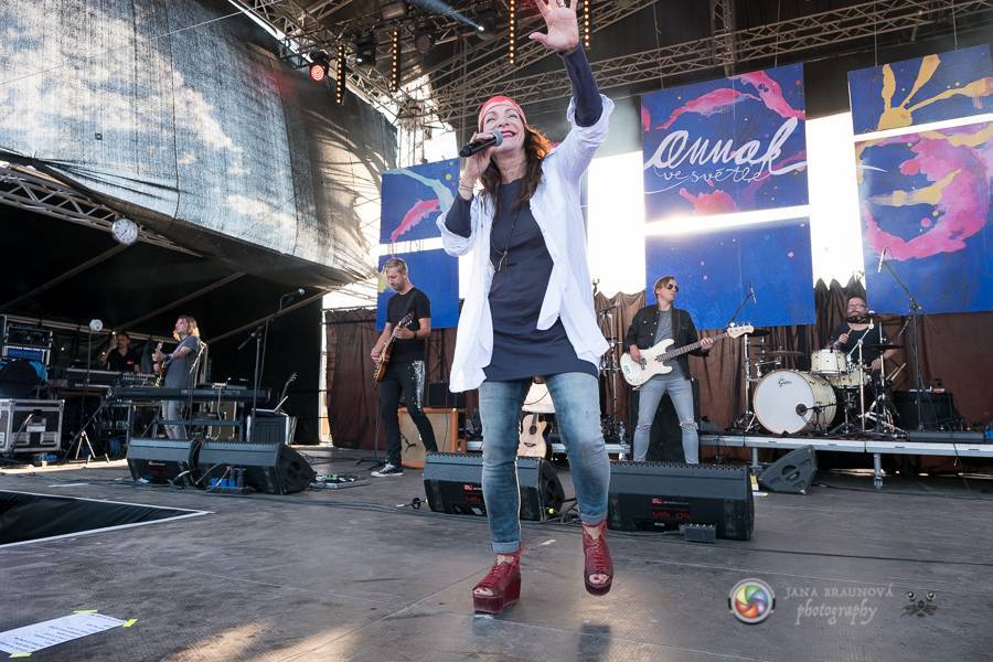 VIDEOROZHOVOR: Anna K. - V tomhle období není třeba zpívat depresivní písně