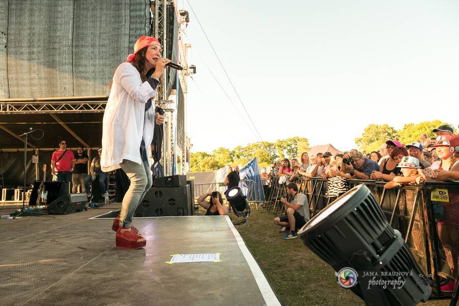 VIDEOROZHOVOR: Anna K. - V tomhle období není třeba zpívat depresivní písně