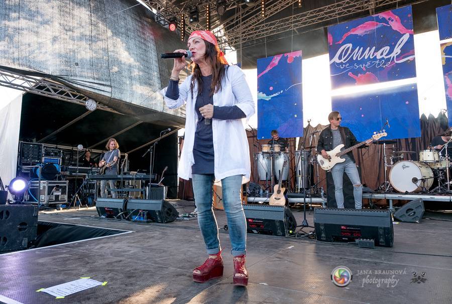 VIDEOROZHOVOR: Anna K. - V tomhle období není třeba zpívat depresivní písně