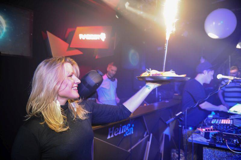 DJ Kwé a tým Radosti FX: Snažíme se jít ruku v ruce s trendy a udržet si dobré jméno na pražské klubové scéně