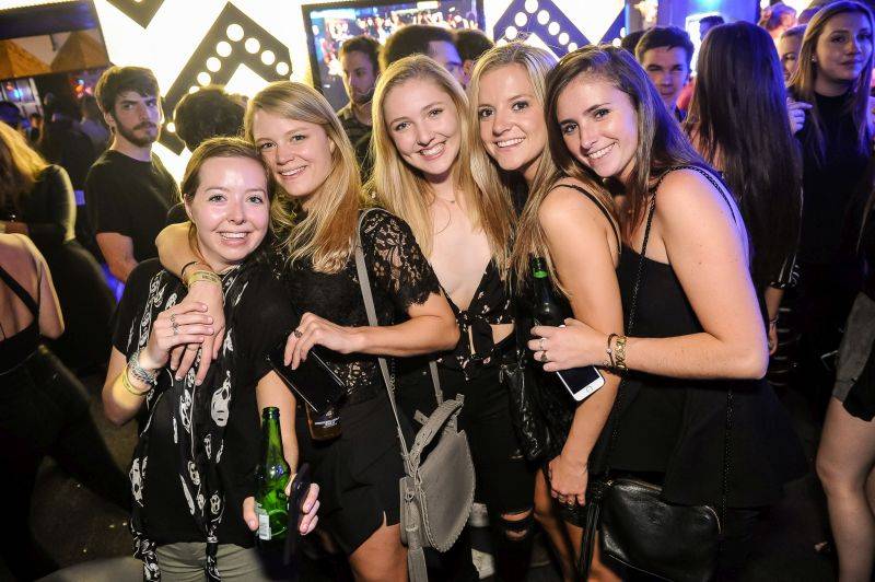 DJ Kwé a tým Radosti FX: Snažíme se jít ruku v ruce s trendy a udržet si dobré jméno na pražské klubové scéně