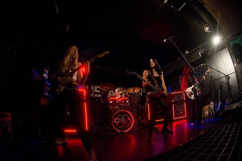 The Agony Interview: Neukazujeme kozy a stehna, abychom dostaly koncert