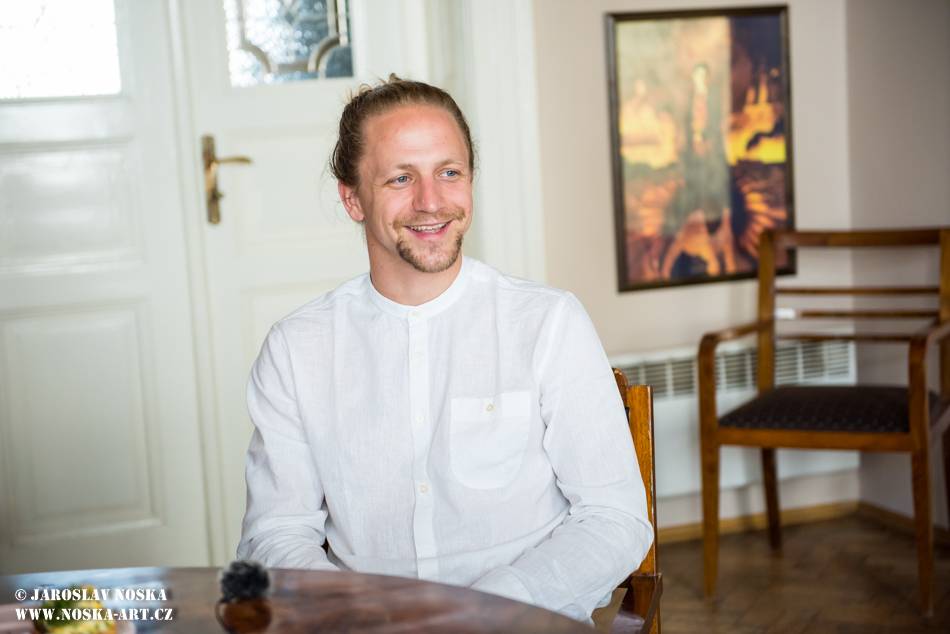 VIDEOROZHOVOR: Tomáš Klus (II.): Co nejbláznivějšího jsem kdy udělal? Poznal jsem svoji ženu a požádal ji o ruku