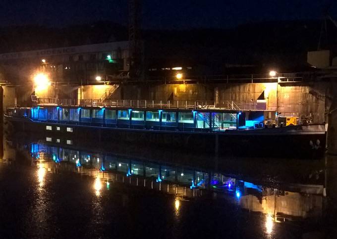 VIDEOROZHOVOR: Cargo Gallery - Co stojí za uměním na vodě?