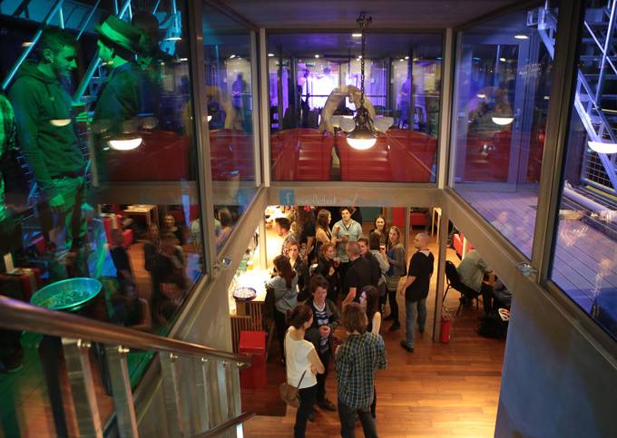 VIDEOROZHOVOR: Cargo Gallery - Co stojí za uměním na vodě?